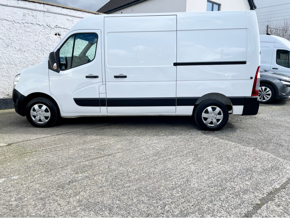 2023 Nissan Interstar - image 28