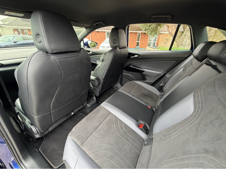 2023 Volkswagen ID.4 - image 24