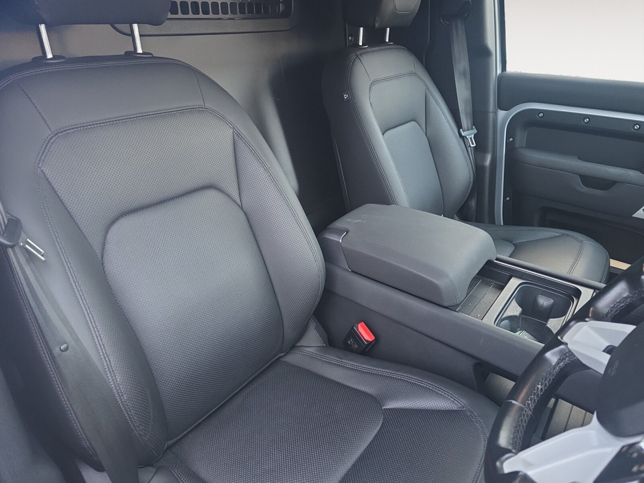 2022 Land Rover Defender  €49,500
