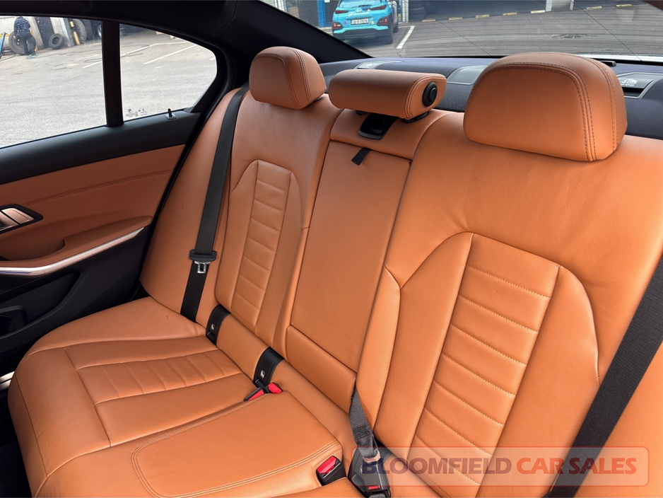 2019 BMW 3 Series - image 14