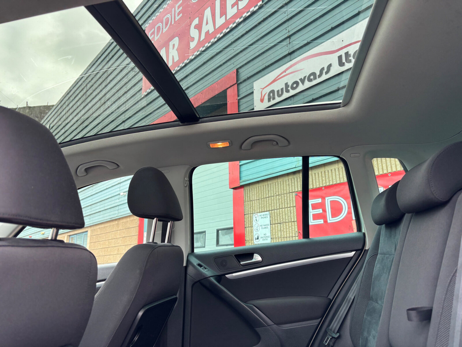 2015 Volkswagen Tiguan - image 12