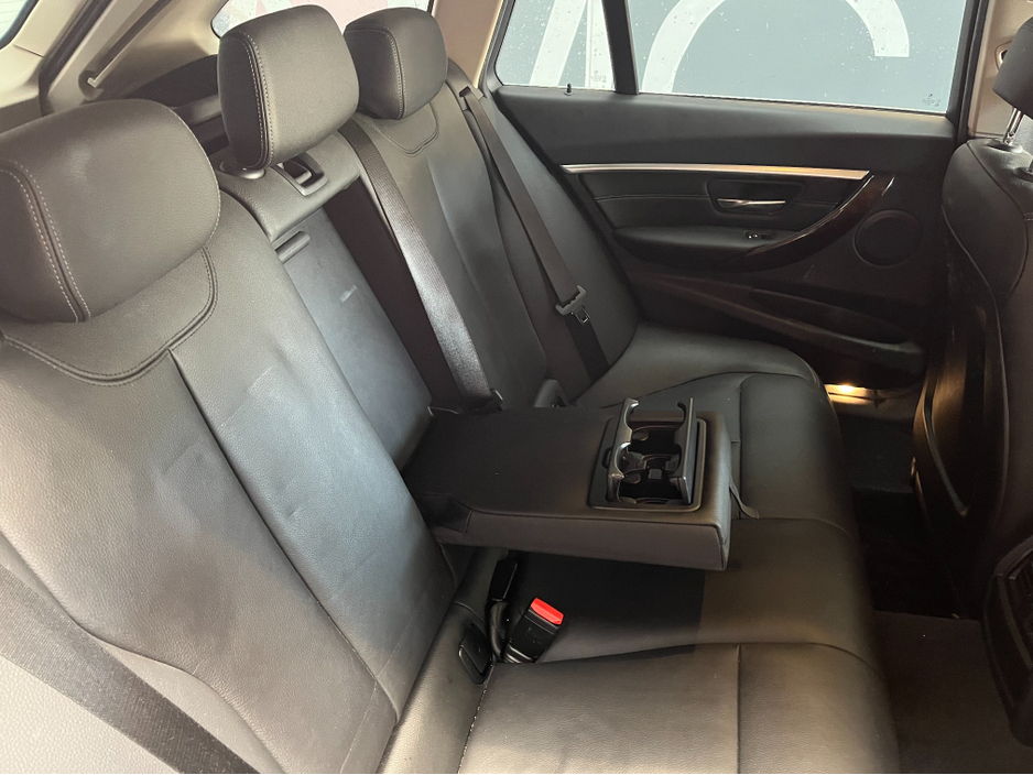 2018 BMW 3 Series - image 14