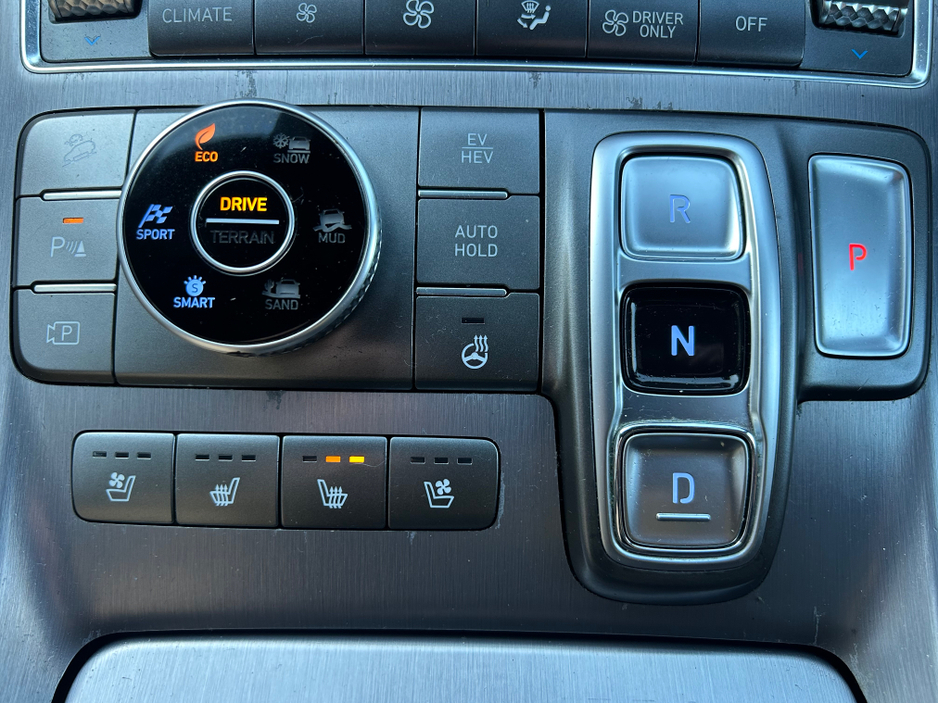 2022 Hyundai Santa Fe - image 29