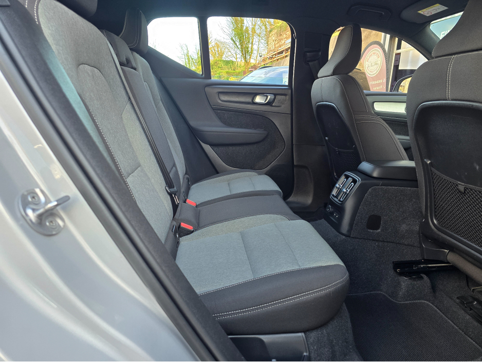 2023 Volvo XC40 - image 15
