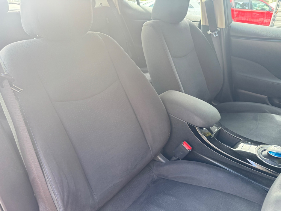 2017 Nissan Leaf - image 8