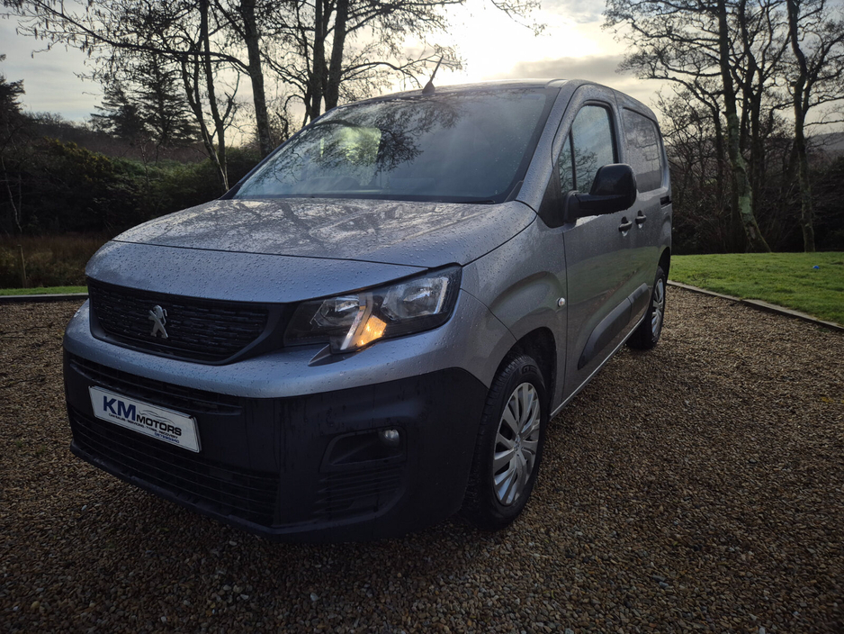 2022 Peugeot Partner - image 8