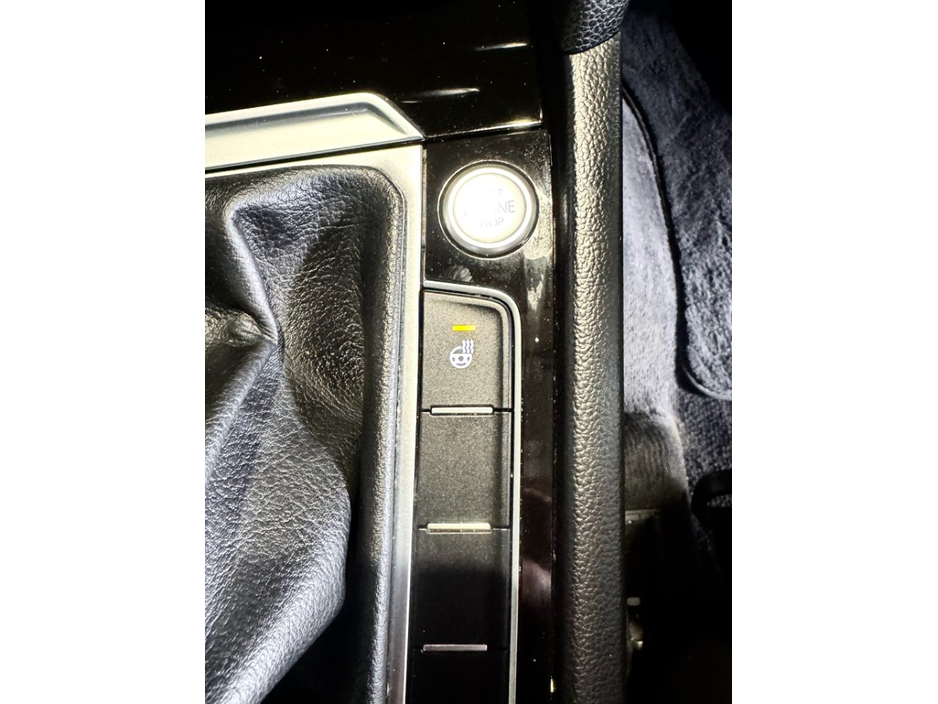 2017 Volkswagen Passat - image 18