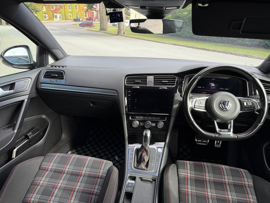 2018 Volkswagen Golf - image 12