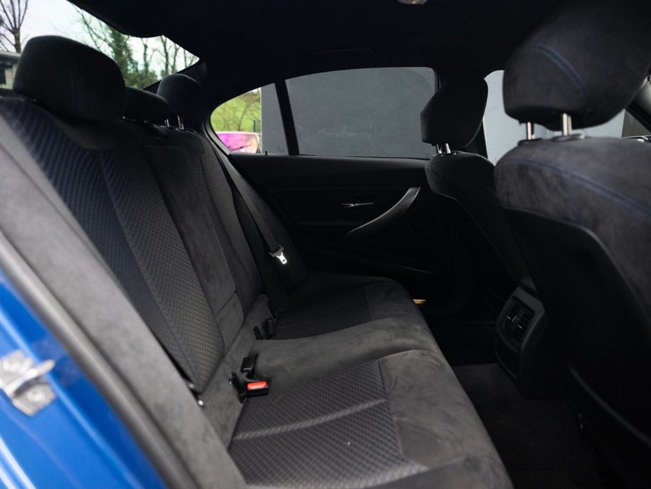 2013 BMW 3 Series - image 23