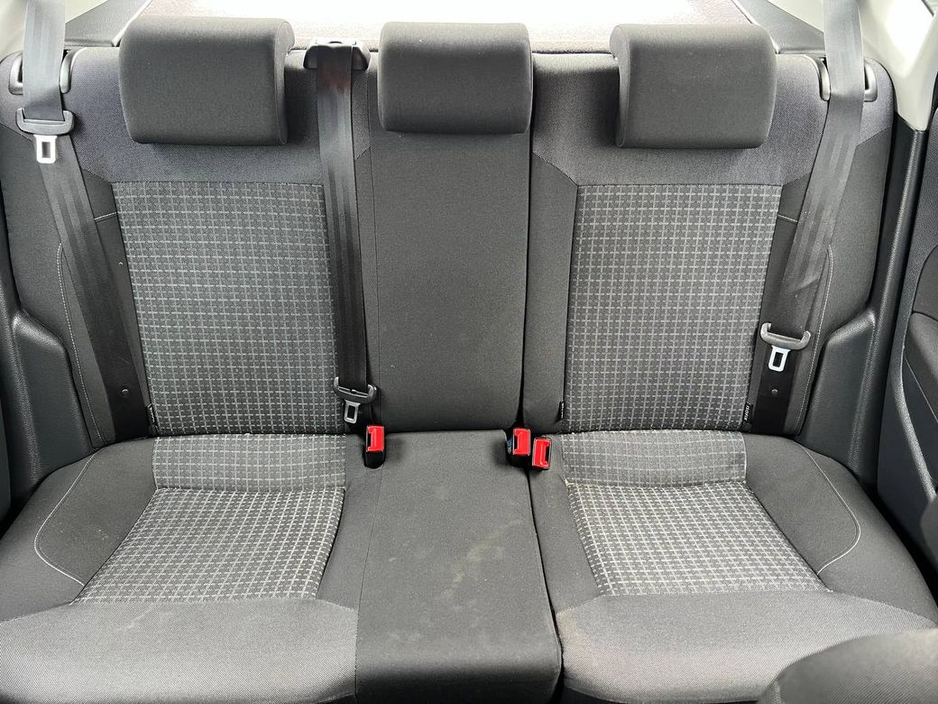 2014 Volkswagen Polo - image 12