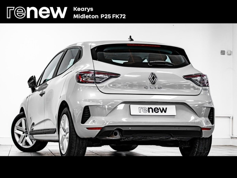 2025 Renault Clio - image 3