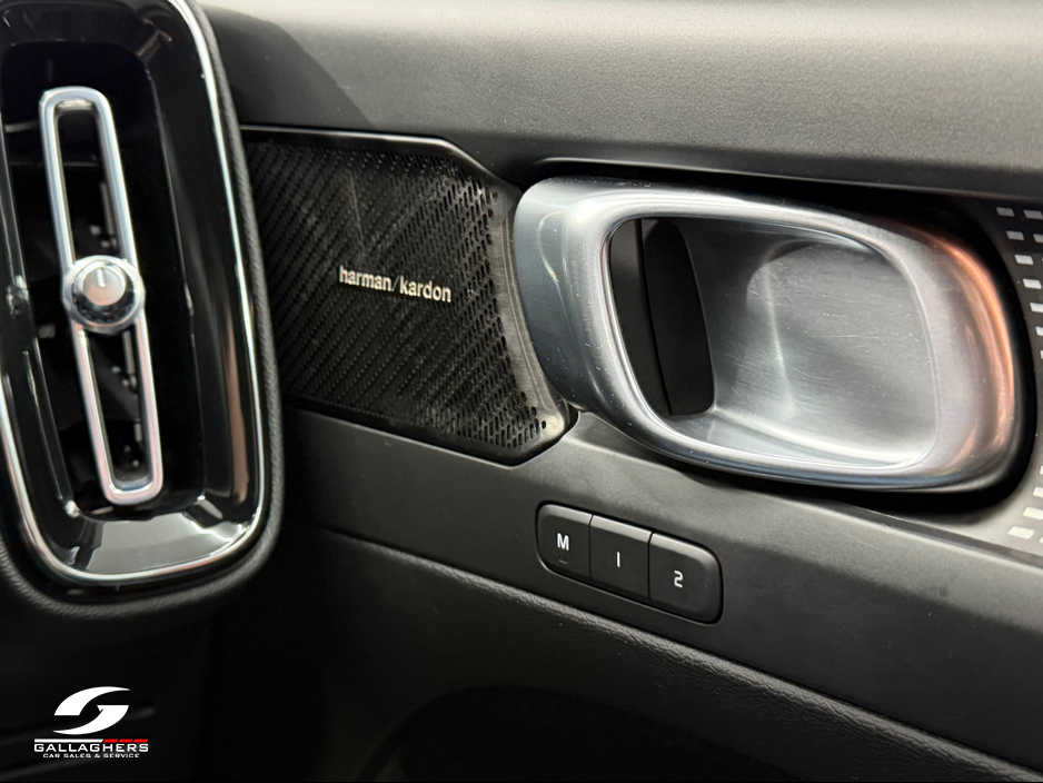 2020 Volvo XC40 - image 24