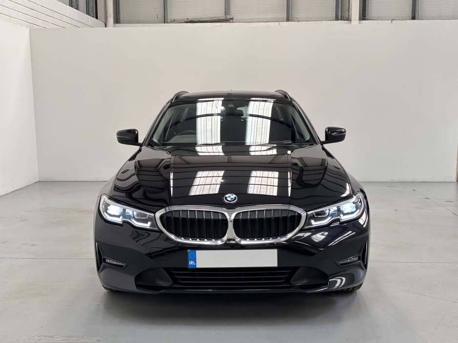 2022 BMW 3 Series - image 9