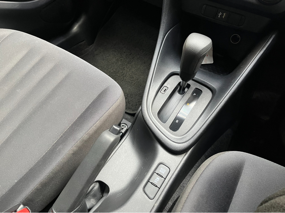 2021 Toyota Yaris - image 15