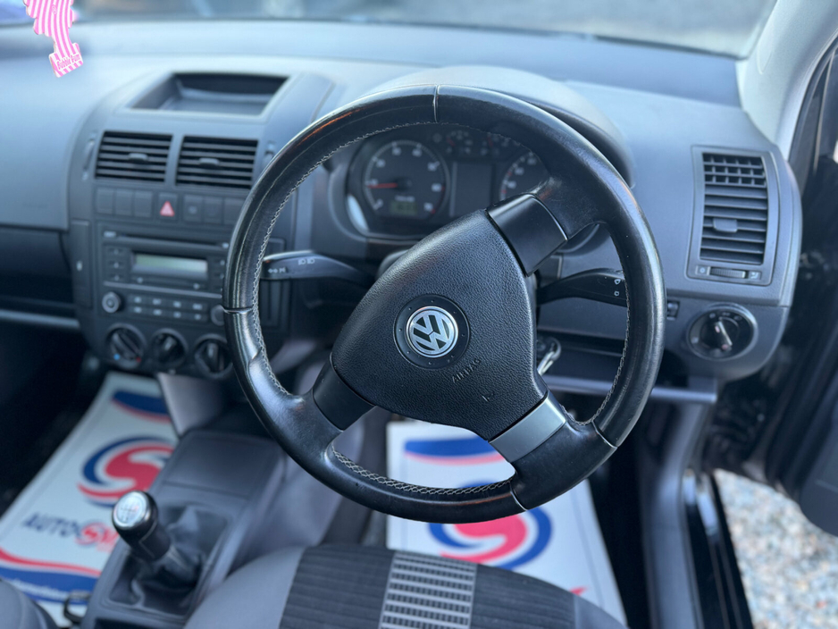 2010 Volkswagen Polo - image 9