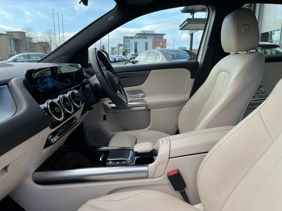 2022 Mercedes-Benz GLA Class - image 14