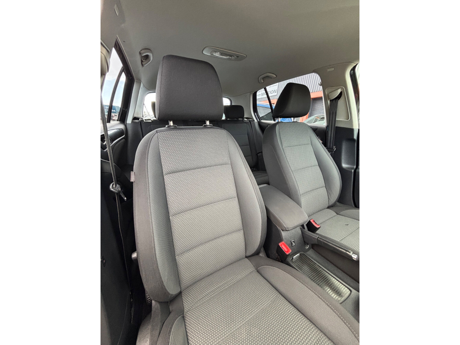 2010 Volkswagen Golf - image 22