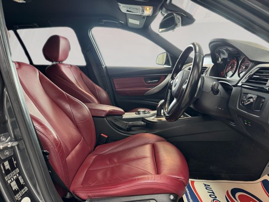 2015 BMW 3 Series - image 11