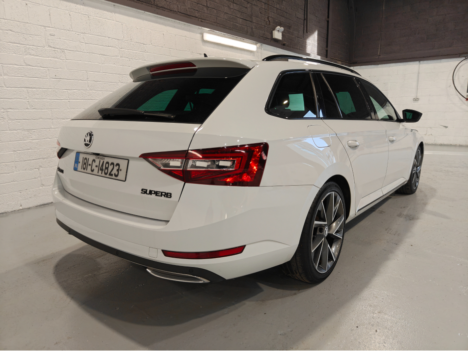 2018 Skoda Superb - image 3