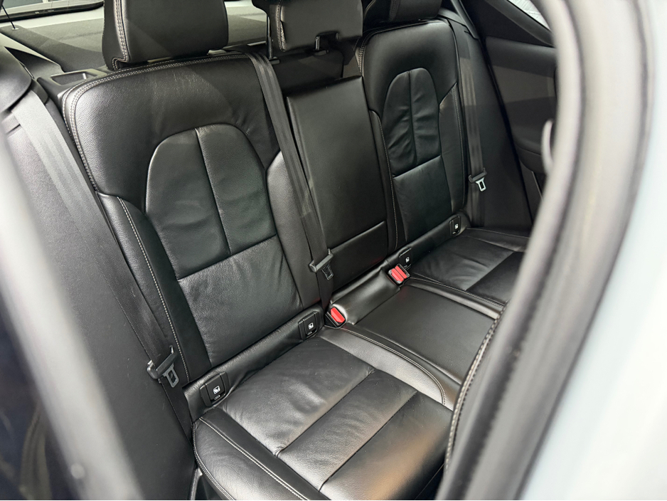 2021 Volvo XC40 - image 20