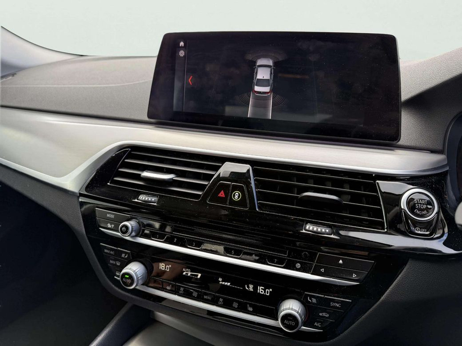 2018 BMW 5 Series - image 6