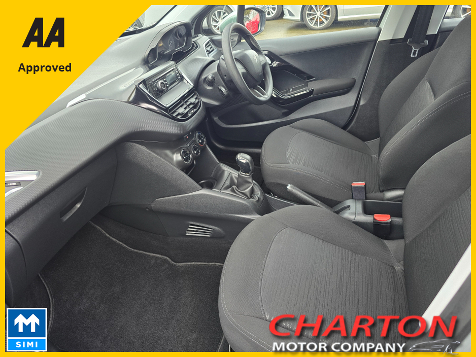 2017 Peugeot 208 - image 12