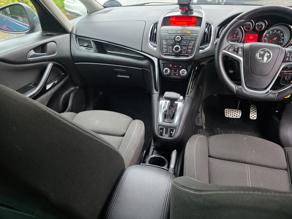 2013 Vauxhall Zafira - image 9