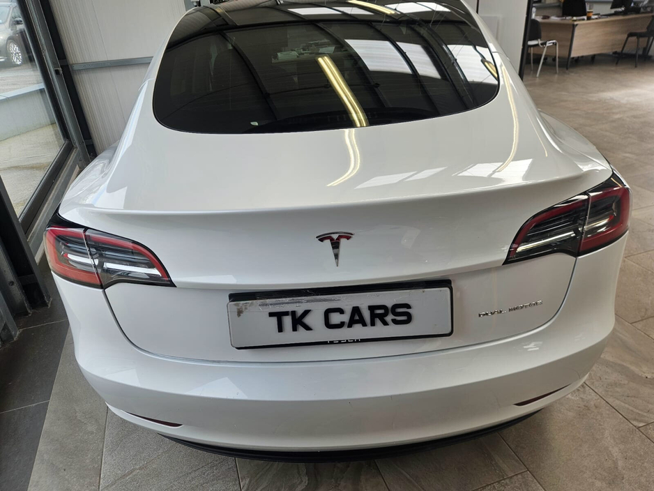 2023 Tesla Model 3 - image 5