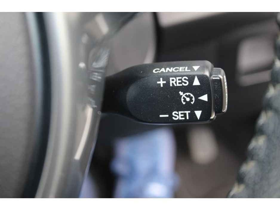 2016 Toyota Yaris - image 16