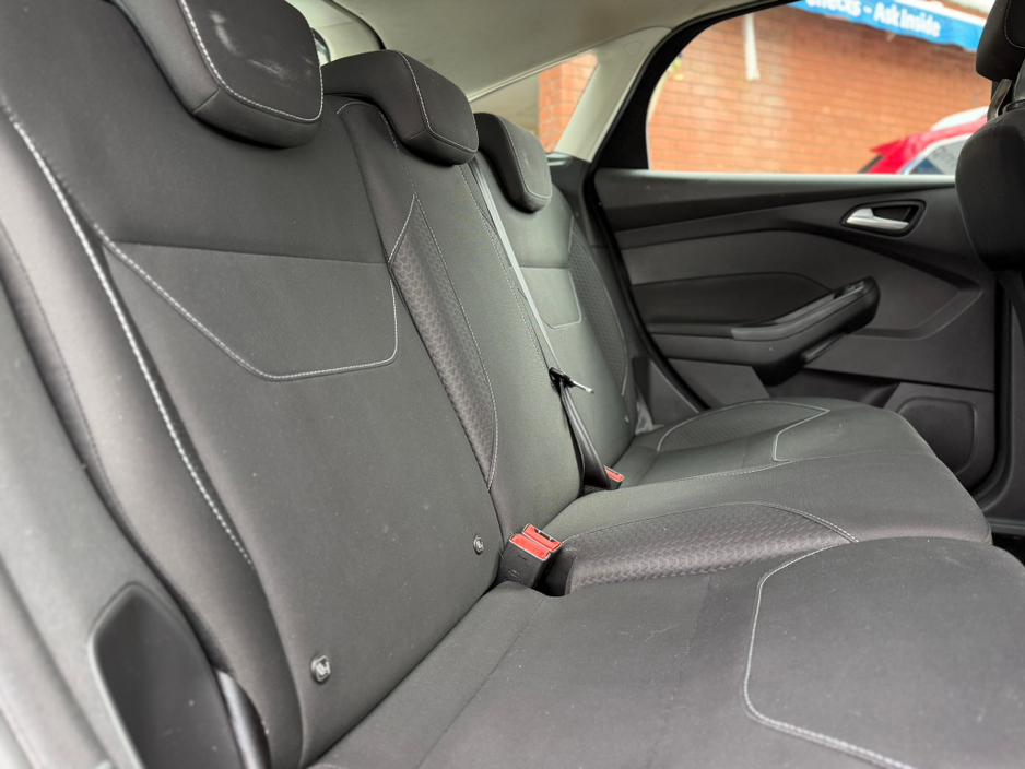2016 Ford Focus - image 11