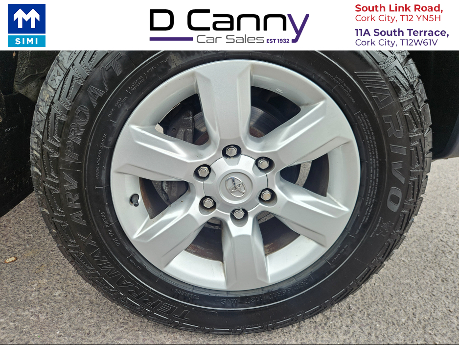 2013 Toyota Hilux - image 9