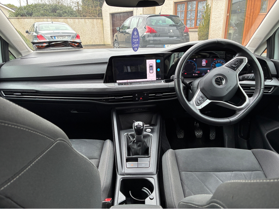 2022 Volkswagen Golf - image 9