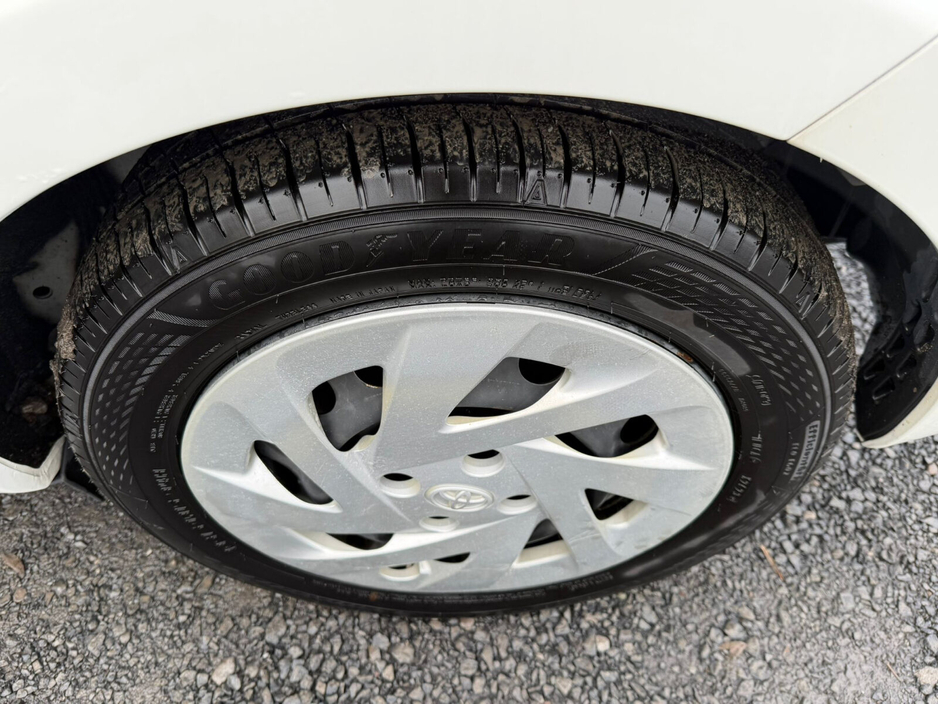 2019 Toyota Aqua - image 9