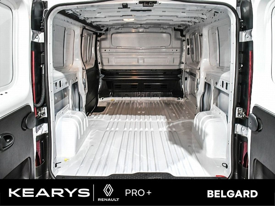 2025 Renault Trafic - image 9