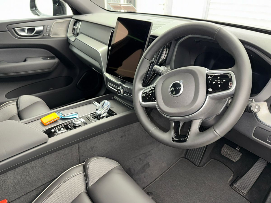 2026 Volvo XC60 - image 6