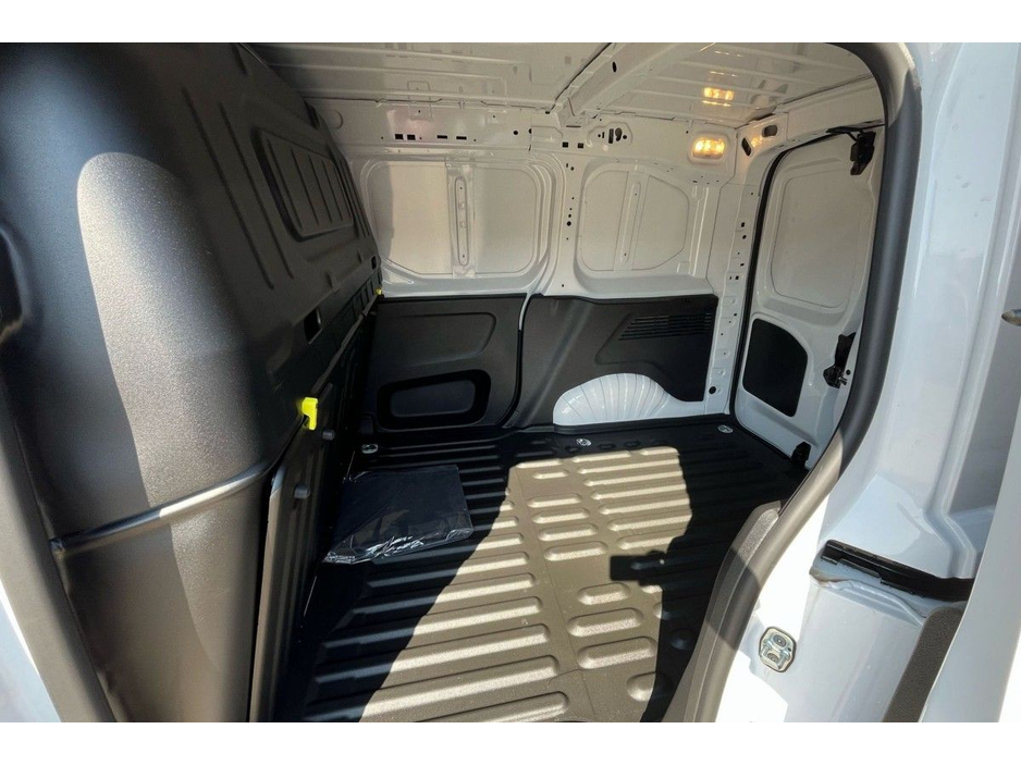 2024 Peugeot Partner - image 8