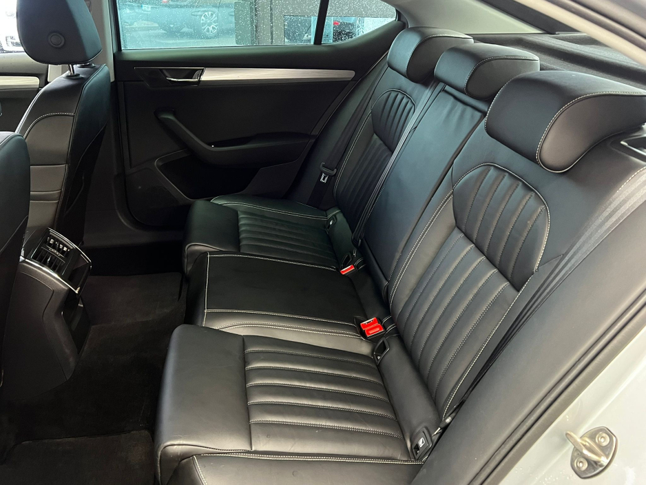 2022 Skoda Superb - image 15