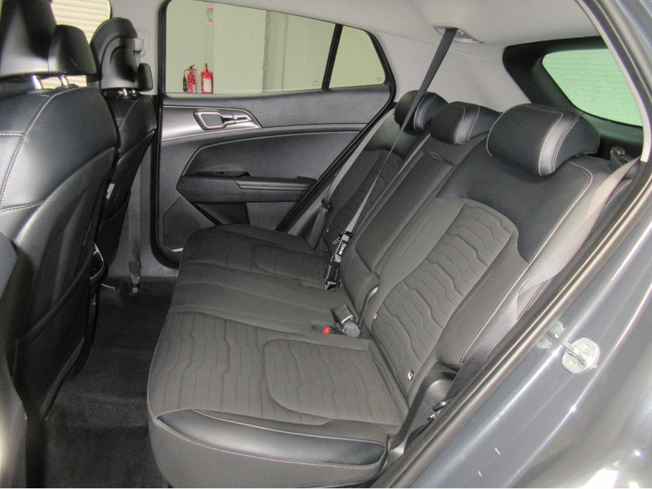2023 Kia Sportage - image 13