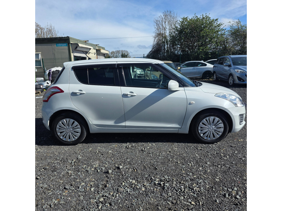 2016 Suzuki Swift - image 9