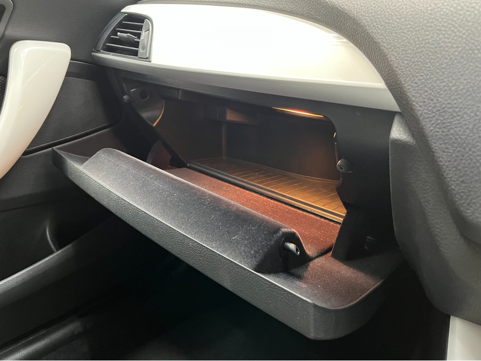 2017 BMW 1 Series - image 14