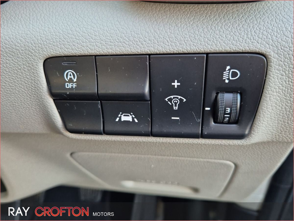 2020 Kia Sportage - image 22