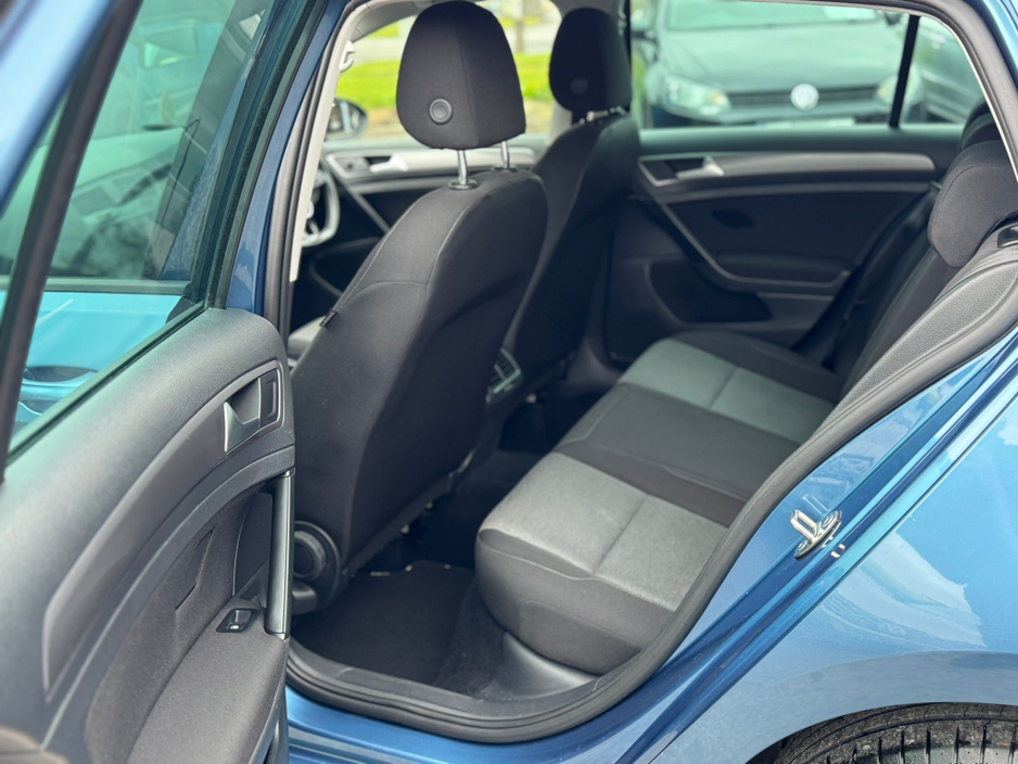 2017 Volkswagen Golf - image 14
