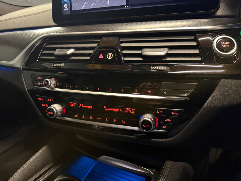 2022 BMW 5 Series - image 14