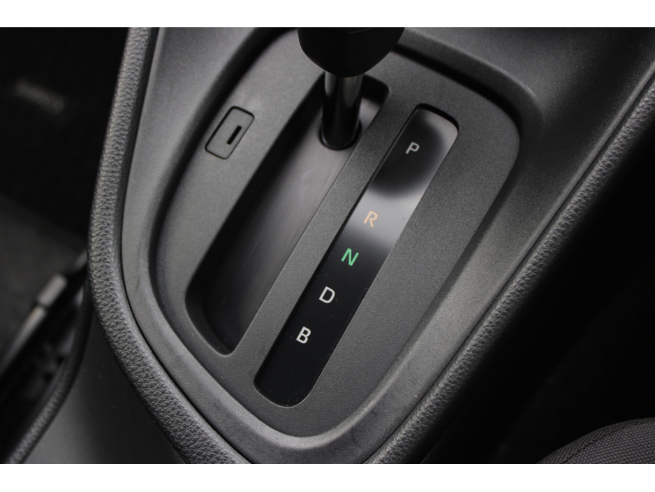 2020 Toyota Yaris - image 16