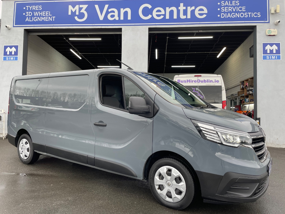 2023 Renault Trafic - image 7
