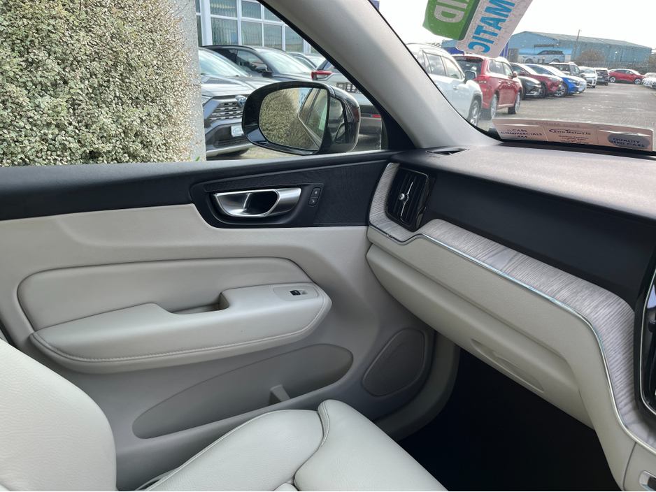 2023 Volvo XC60 - image 17