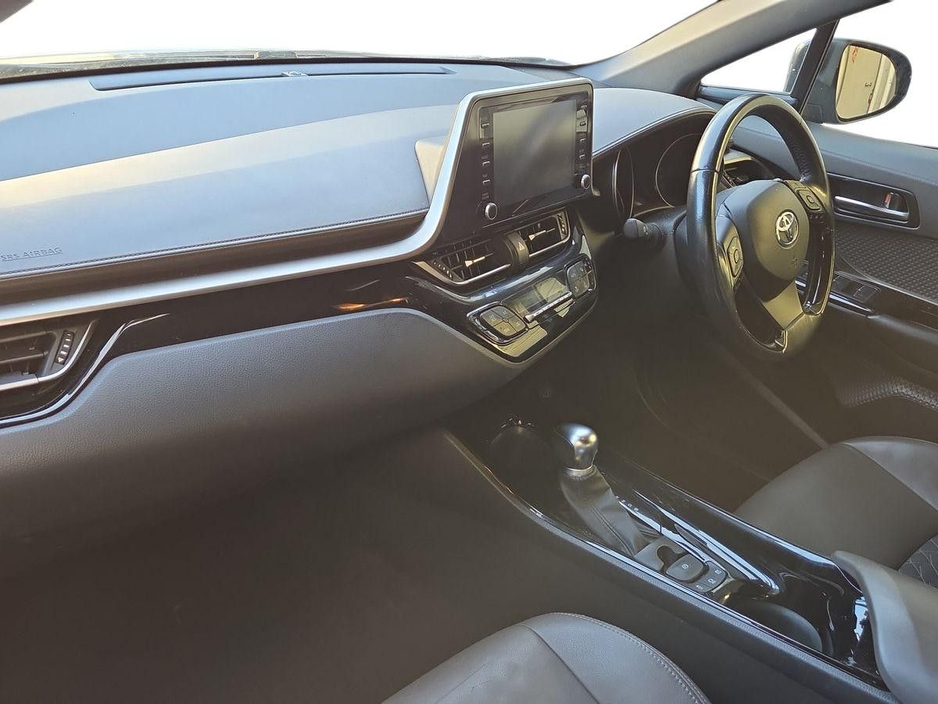 2020 Toyota C-HR - image 8