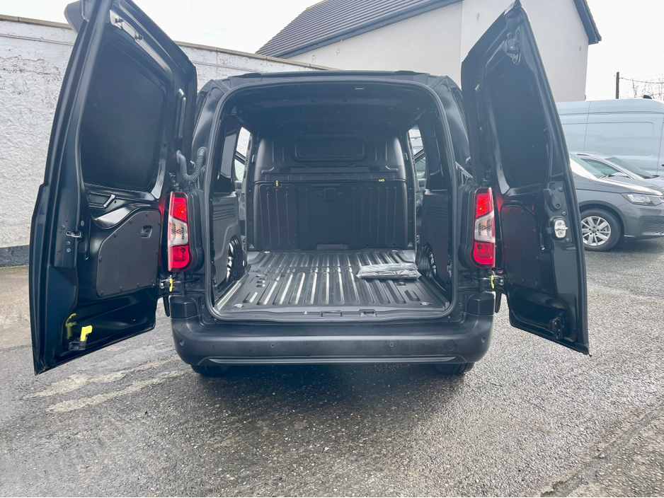 2023 Citroen Berlingo - image 21