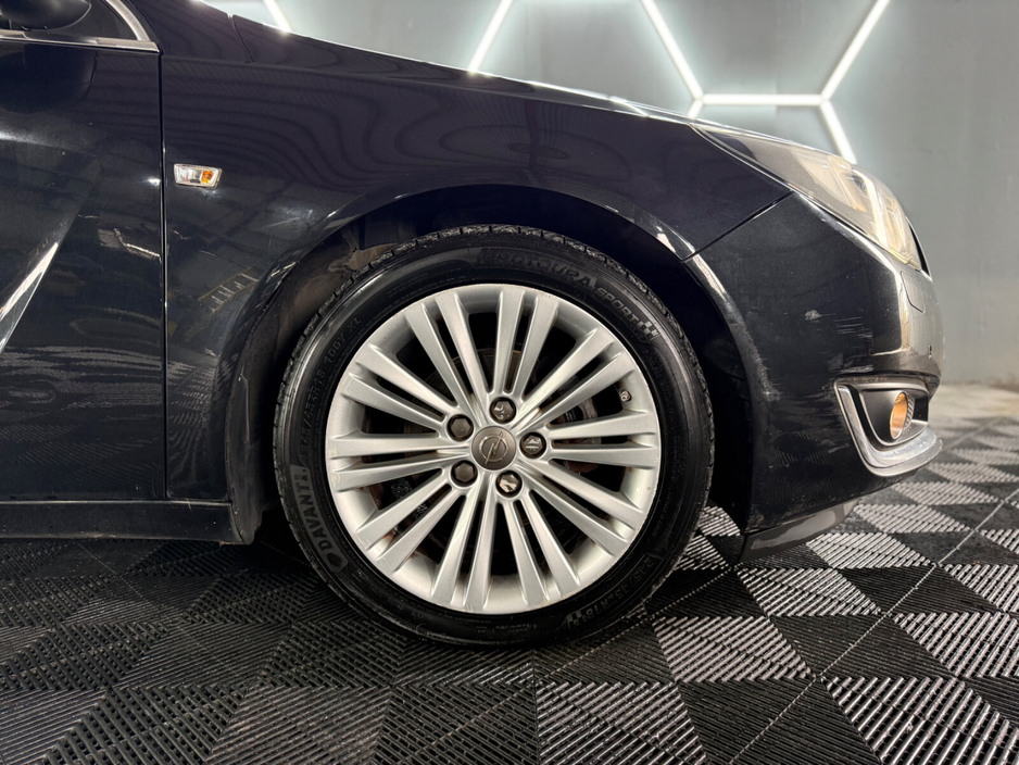 2016 Opel Insignia - image 4