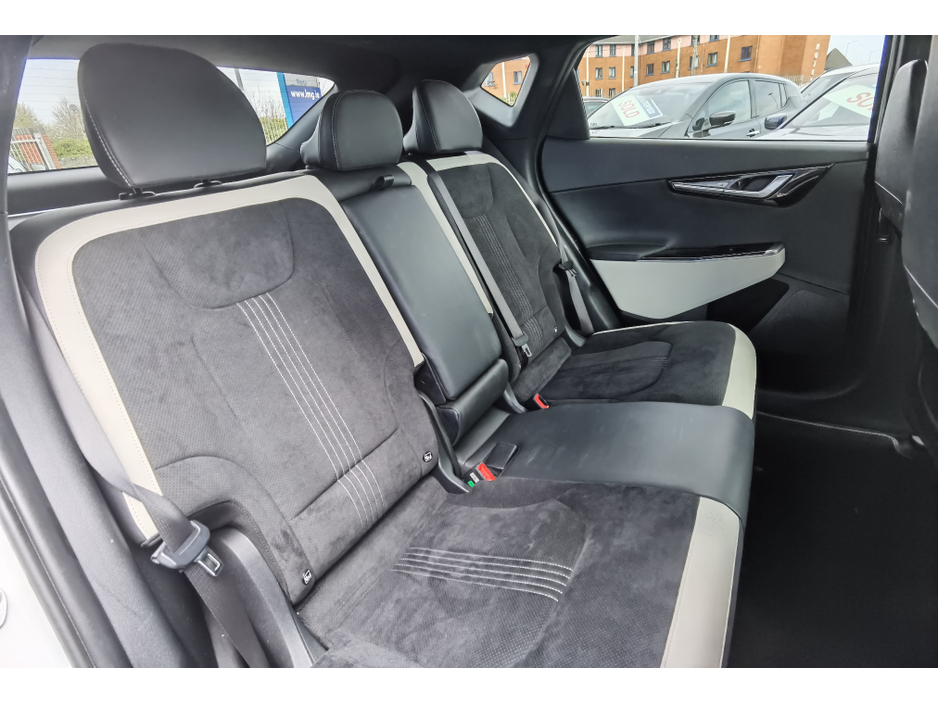 2022 Kia EV6 - image 10